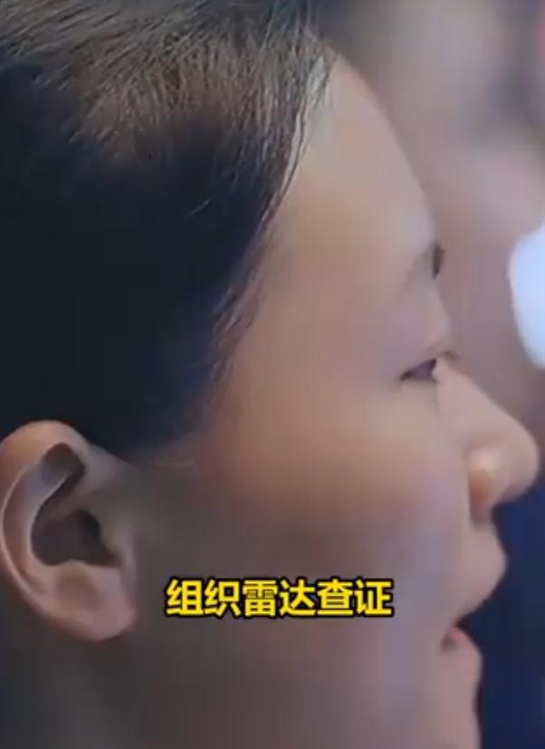 山东舰在台岛东部遭电磁干扰055大驱由训转战歼15挂实弹迎战(图8)