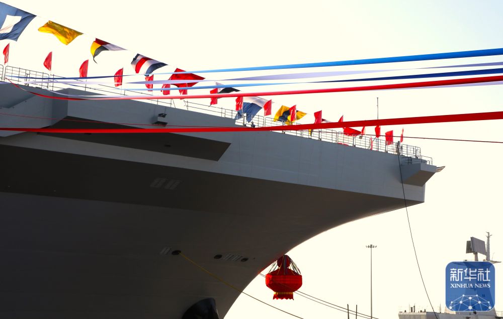 中国海军076两栖攻击舰首舰下水命名(图1)