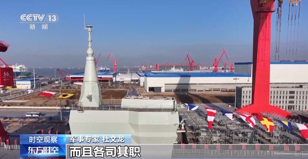 全球第一艘无人机航空母舰！带你速览076型两栖攻击舰的强大能力(图5)