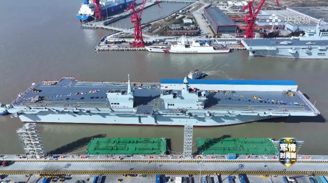 076型两栖攻击舰：有电磁弹射和阻拦技术国外称其“航空母舰”(图6)