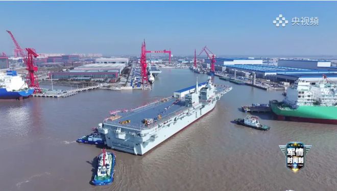 076型两栖攻击舰：有电磁弹射和阻拦技术国外称其“航空母舰”(图3)