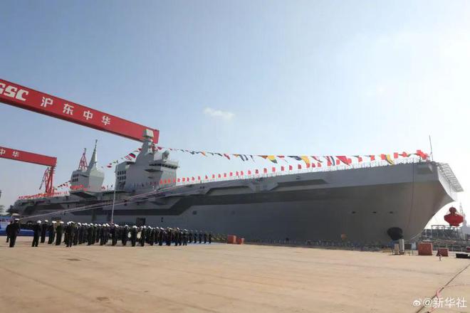 076型两栖攻击舰：有电磁弹射和阻拦技术国外称其“航空母舰”(图7)