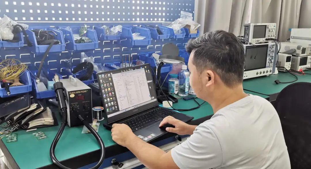 山东华特磁电申请多腔式大型电磁浆料高梯度磁选机专利提高矿浆布料的均匀性(图1)