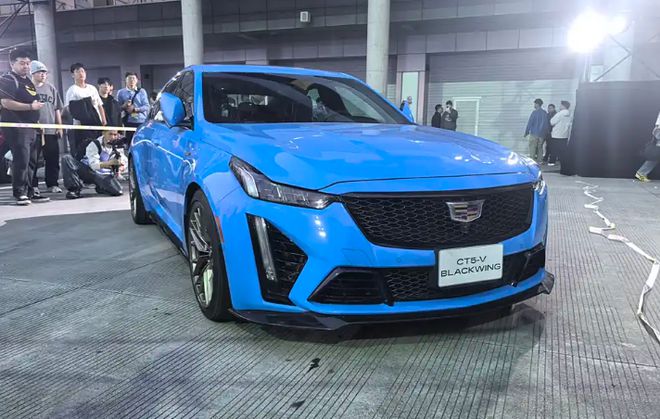 标配黑标性能套件+四代MRC电磁悬架一口价2159万剑指宝马3系(图9)