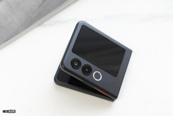 不到3K的国民小折叠！努比亚 Flip 2评测：实用性、趣味、AI它全都要
