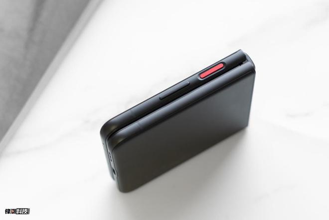 不到3K的国民小折叠！努比亚 Flip 2评测：实用性、趣味、AI它全都要(图7)