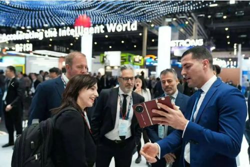 AI井喷引爆MWC2025！多款芯片首发交互功能厮杀升级(图3)