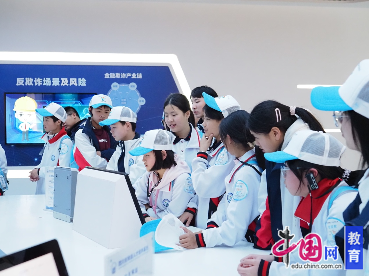 宜宾五中教育集团方水中心校：探索科技魅力拥抱“硬核”未来(图2)
