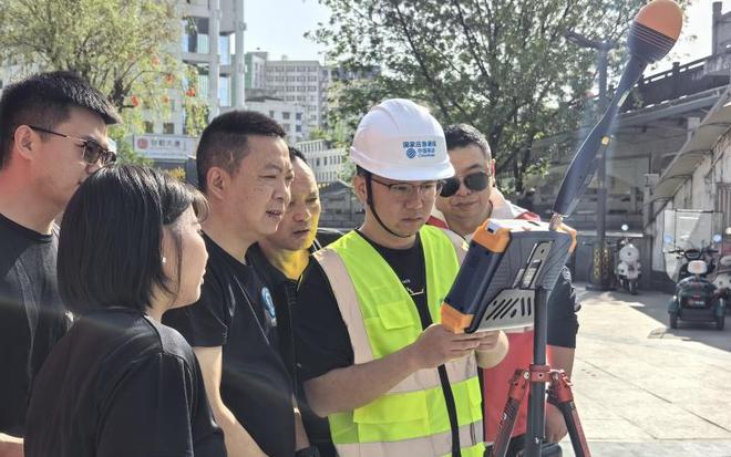 湖北移动电磁辐射科普进社区信号升格暖民心(图3)