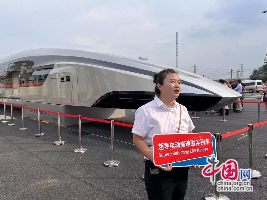 贴地“飞行”！时速600公里超导电动高速磁浮列车惊艳亮相