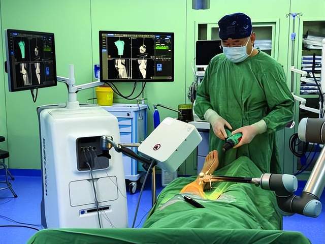 中医骨伤精准术像一体化电磁导航机器人实现重大技术突破 丛海波团队获省技术发明一等奖(图1)