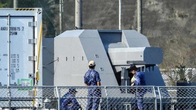 外媒曝光！4月9号测试电磁炮实验船上炮口清晰可见(图1)