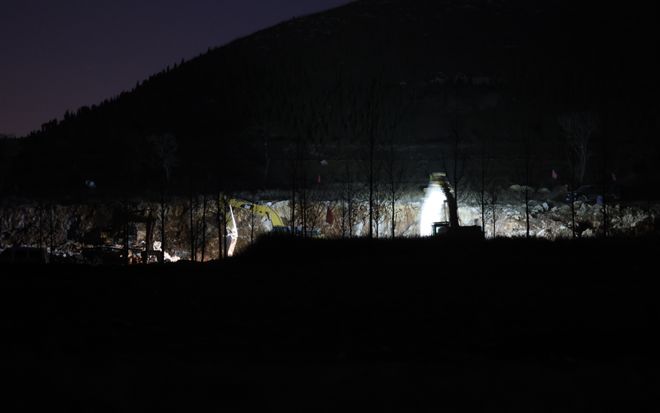 养牛场的秘密：两年多未见一头牛每天盗采数十车矿石倒卖(图3)